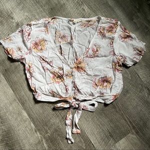 l.a. hearts subtle floral crop top with buttons and bow